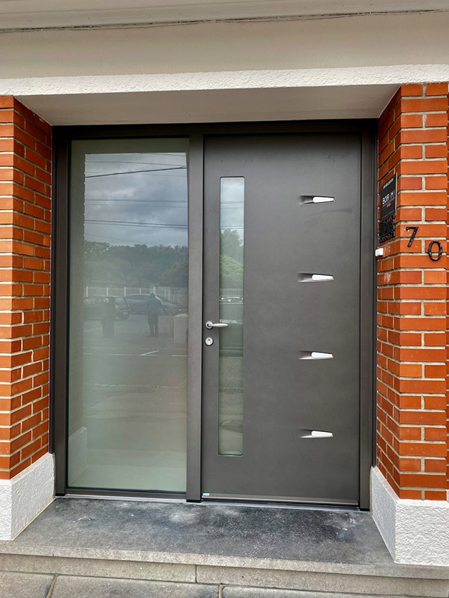 Porte d’entrée BEL’M modèle DECISION EVO avec fixe vitré